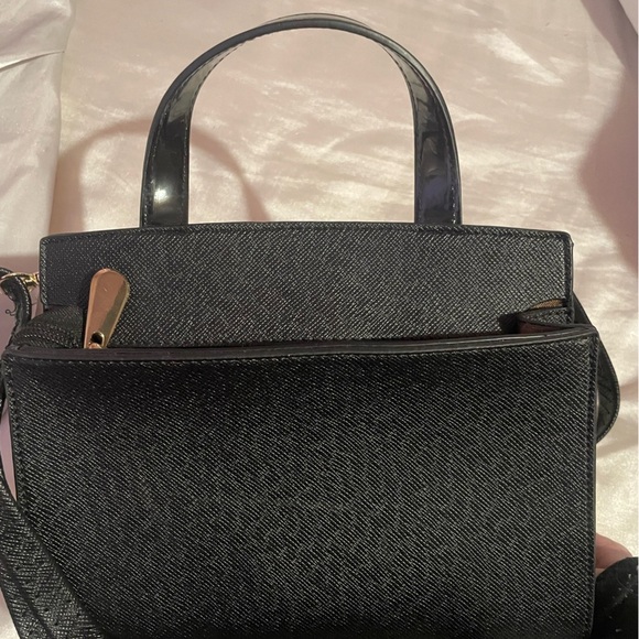 Elegant Black Handbag with Gold Accents - Picture 6 of 6